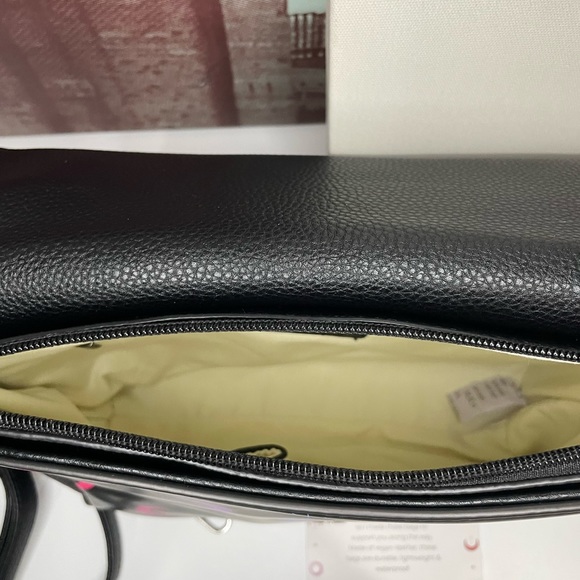 Day & Knight NWOT vegan leather crossbody bag - Picture 6 of 12